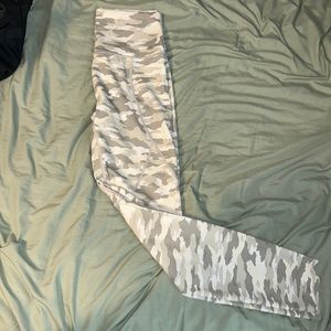 Aerie White Camo Leggings